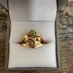 🎉HOST PICK🎉Custom Made | Ladies Gold/ Diamond / Peridot Ring